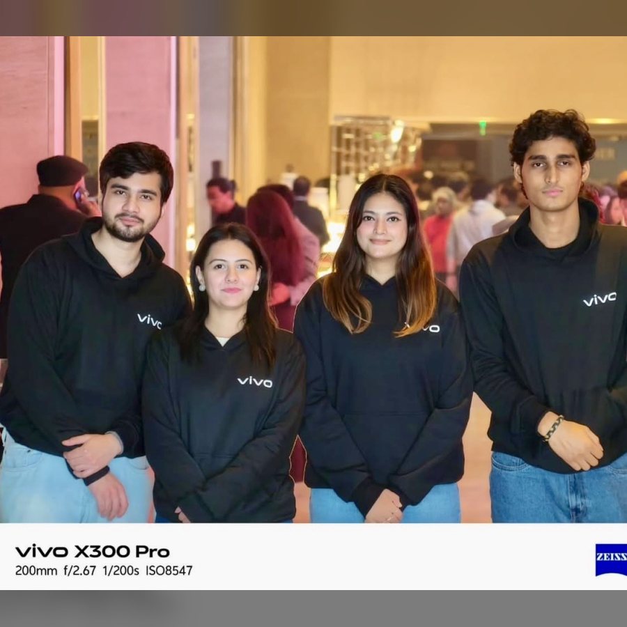 Promoter team at a Vivo product showcase