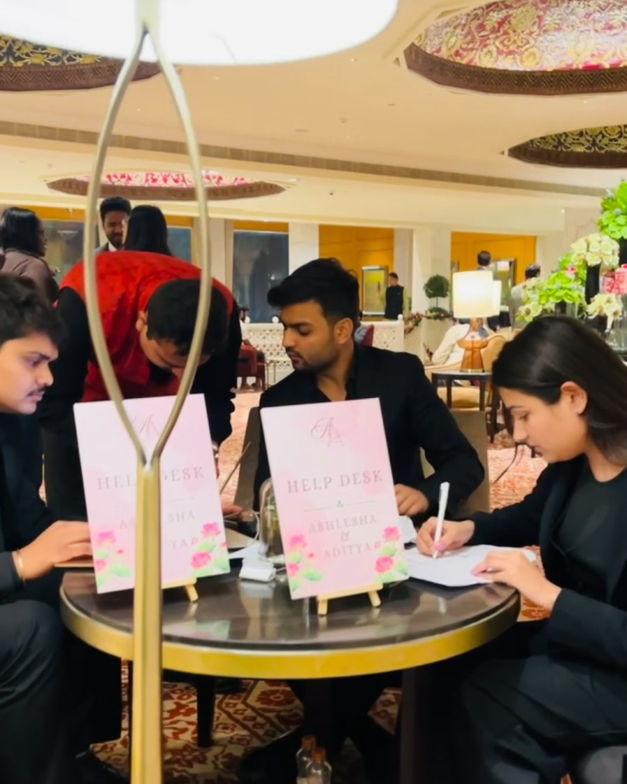 Guest help desk running at a wedding